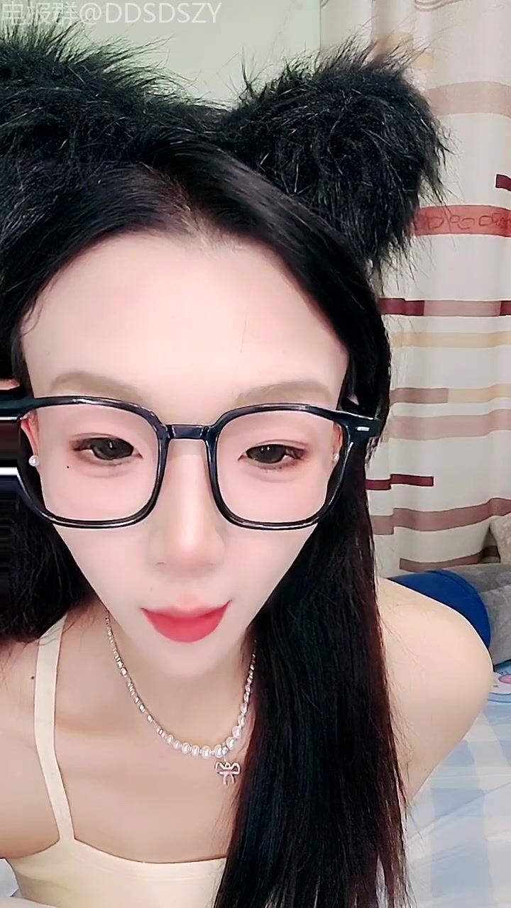 电报付费内容 舞蹈系校花学妹【小涵宝宝】护士制服 丝袜诱惑 抖音风骚舞，道具自慰2