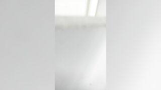 大神潜入办公楼女厕近距离贴B拍几位小姐姐 还有一位脱光光奶露出了她的小椒乳