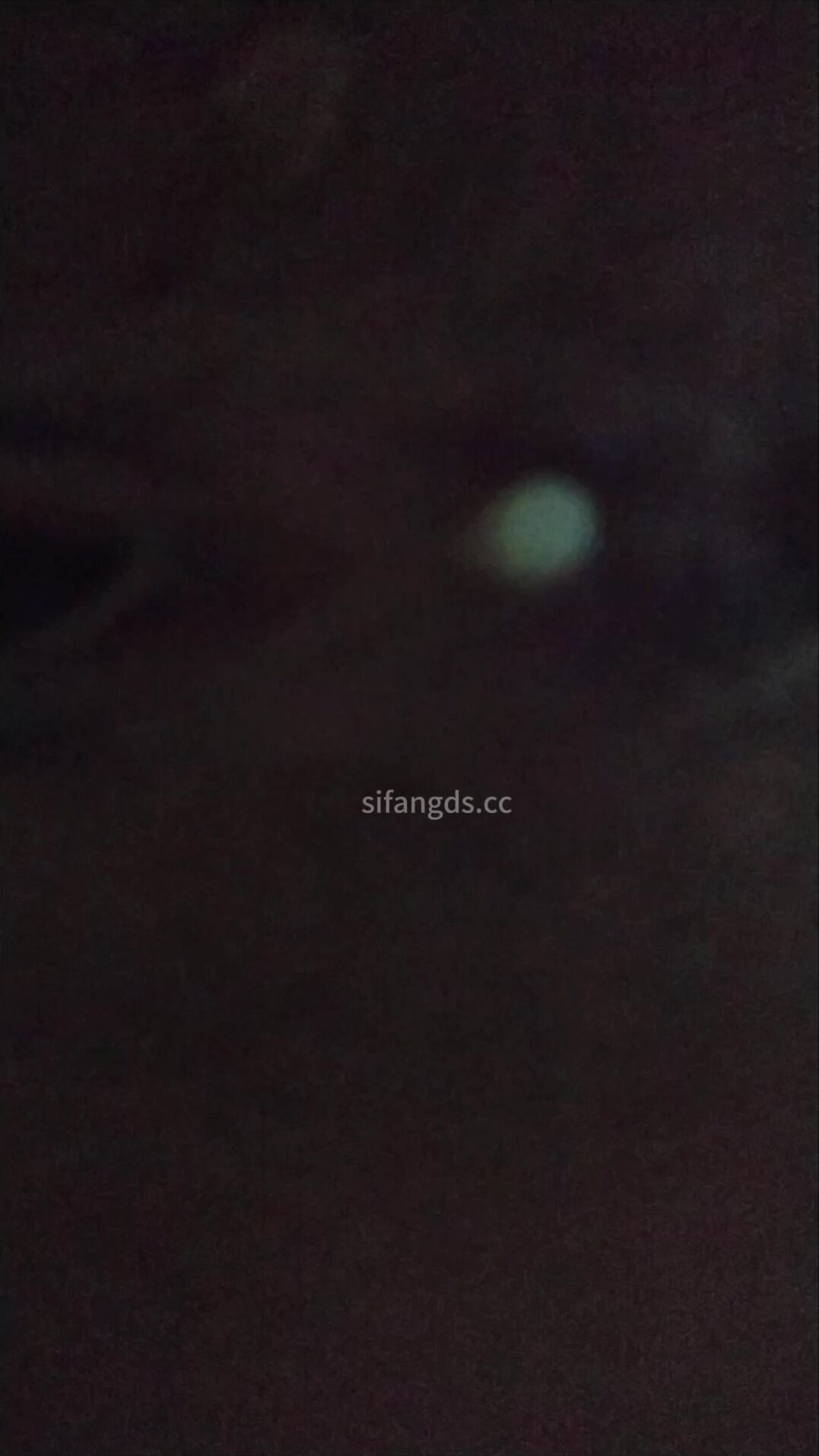 大神潜入办公楼女厕近距离贴B拍几位小姐姐 还有一位脱光光奶露出了她的小椒乳