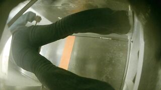 大神潜入办公楼女厕全景贴B偷拍❤️极品御姐的粉嫩美鲍鱼