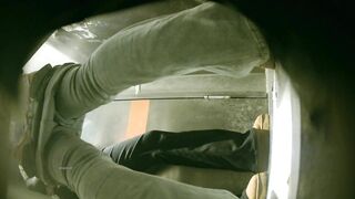 大神潜入办公楼女厕全景贴B偷拍❤️极品御姐的粉嫩美鲍鱼1