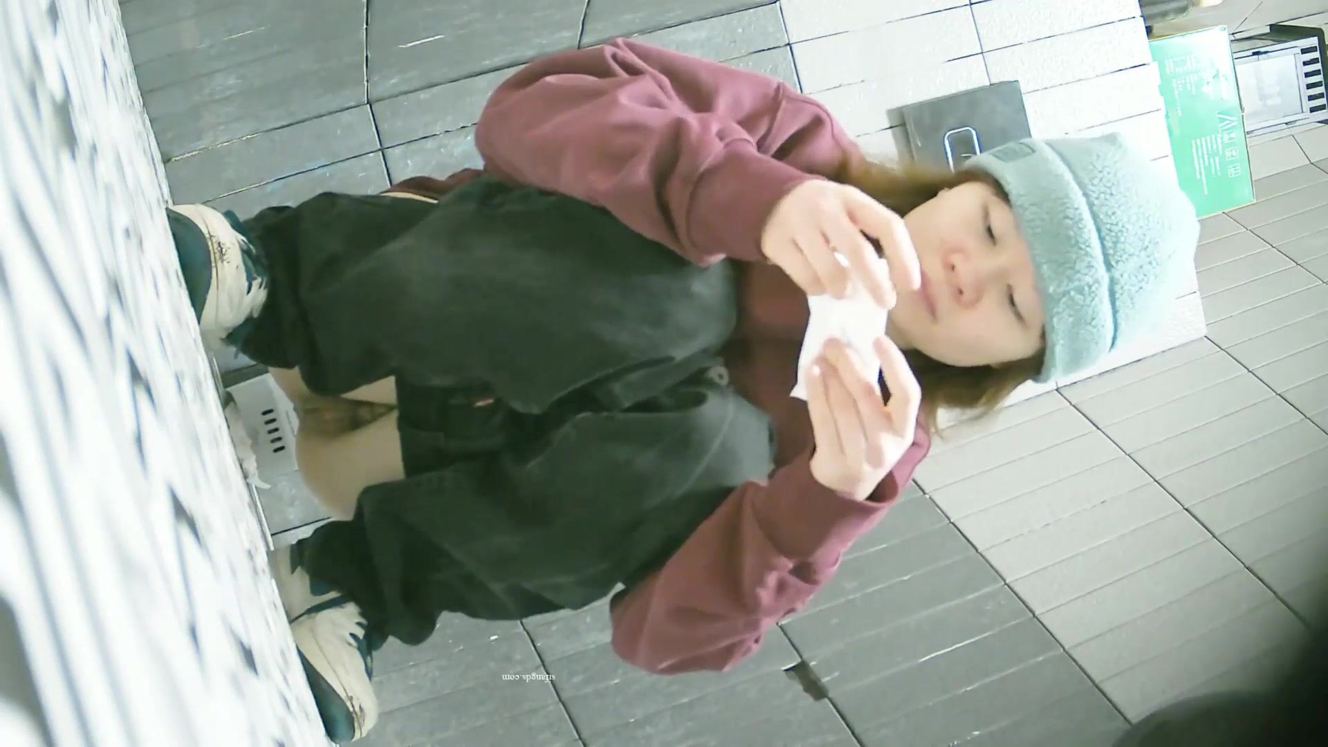 餐厅女厕前后双景偷拍 多位美少妇各种极品嫩鲍鱼