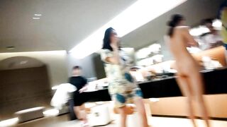 澡堂一路跟拍小姐姐清洗身体 镜子前化妆搓身体乳闺蜜浓密大黑B