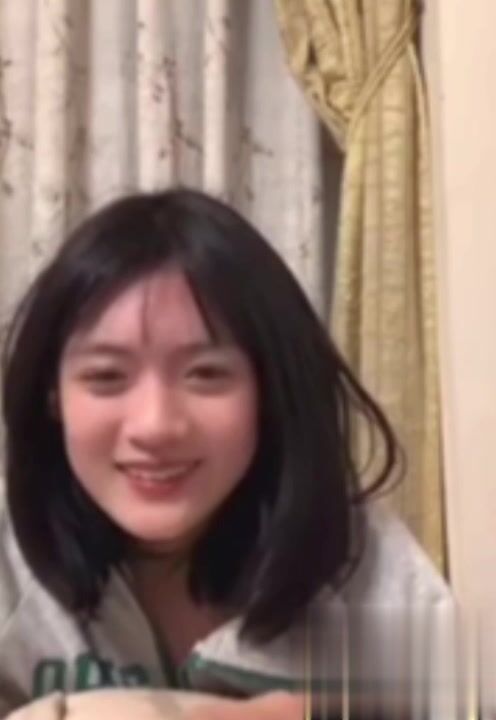超嫩学生妹子_张碩晴_视频通话揉奶自慰录屏外流_前男友曝光无套做爱视频！