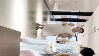 大神潜入办公楼女厕全景偷拍几位美女同事 各种美鲍鱼完美呈现