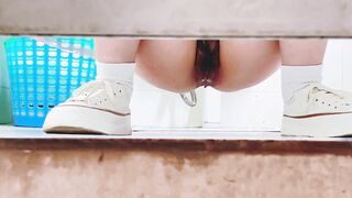 大神潜入办公楼女厕全景偷拍几位美女同事 各种美鲍鱼完美呈现