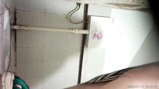 大神潜入女厕前后双景偷拍极品黑丝小姐姐 一线小肥鲍鱼