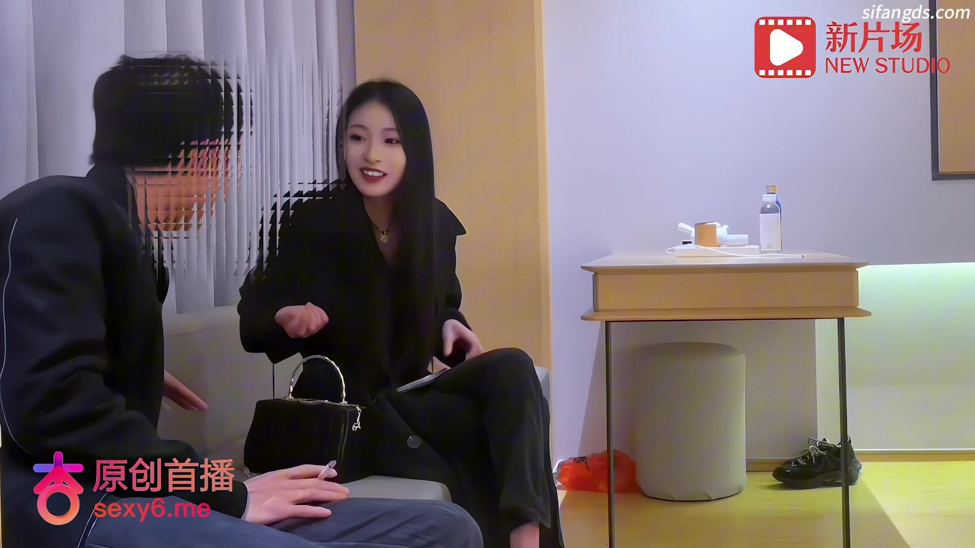 約炮極品在校兼職學生妹，身材苗條顔值女神