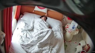 八月最新精品酒店偷拍 布置浪漫现场庆祝一周年庆祝结束 温柔良家型小姐姐被男友狠操两次21