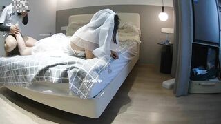 -2025年8月，【少女时代】，19岁无毛少女，终于被摄影师操了射B里，极品美乳，纯天然，手感一流近距离特写.