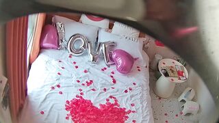 八月最新精品酒店偷拍 布置浪漫现场庆祝一周年庆祝结束 温柔良家型小姐姐被男友狠操两次16