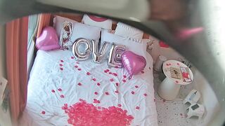 八月最新精品酒店偷拍 布置浪漫现场庆祝一周年庆祝结束 温柔良家型小姐姐被男友狠操两次16