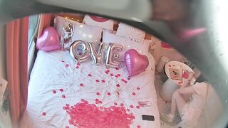 八月最新精品酒店偷拍 布置浪漫现场庆祝一周年庆祝结束 温柔良家型小姐姐被男友狠操两次16