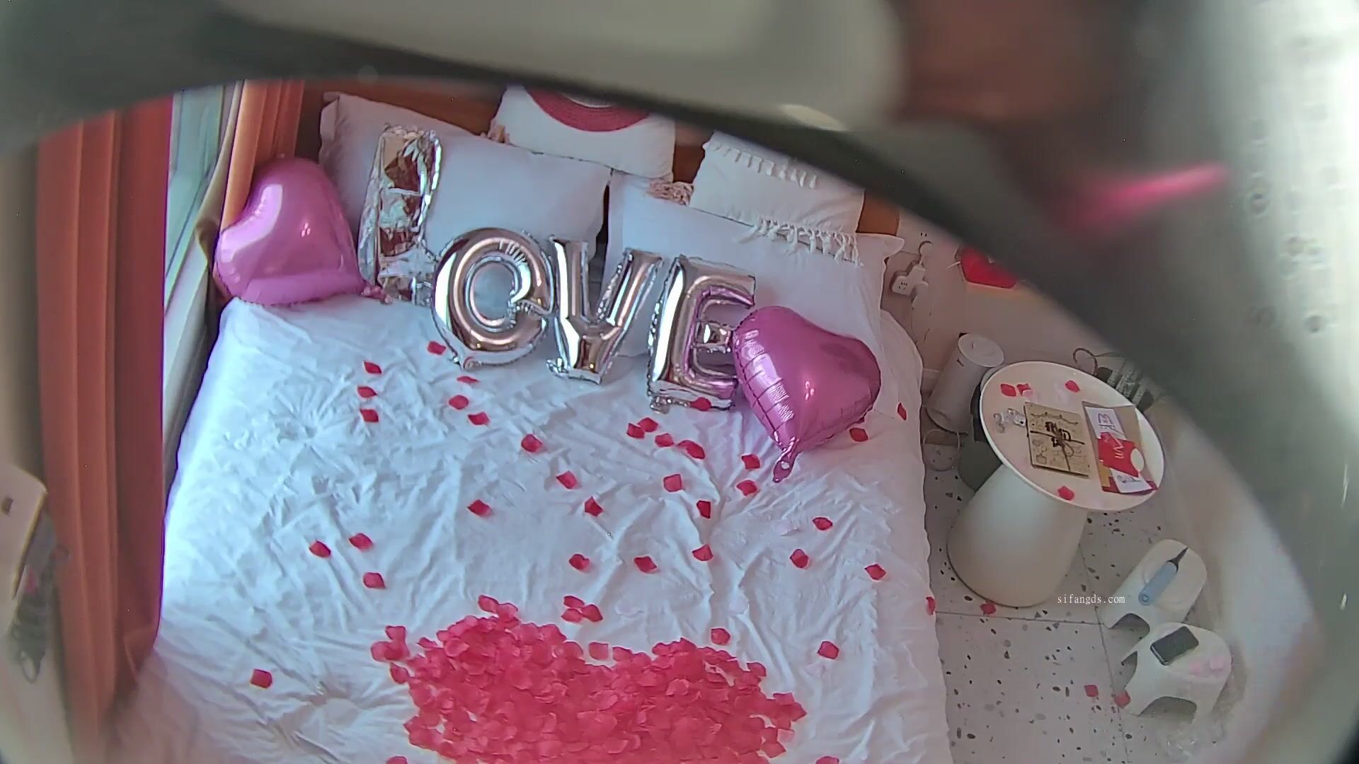 八月最新精品酒店偷拍 布置浪漫现场庆祝一周年庆祝结束 温柔良家型小姐姐被男友狠操两次16