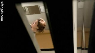 大神潜入餐厅女厕全景偷拍几位高颜值小姐姐 各种极品嫩鲍鱼