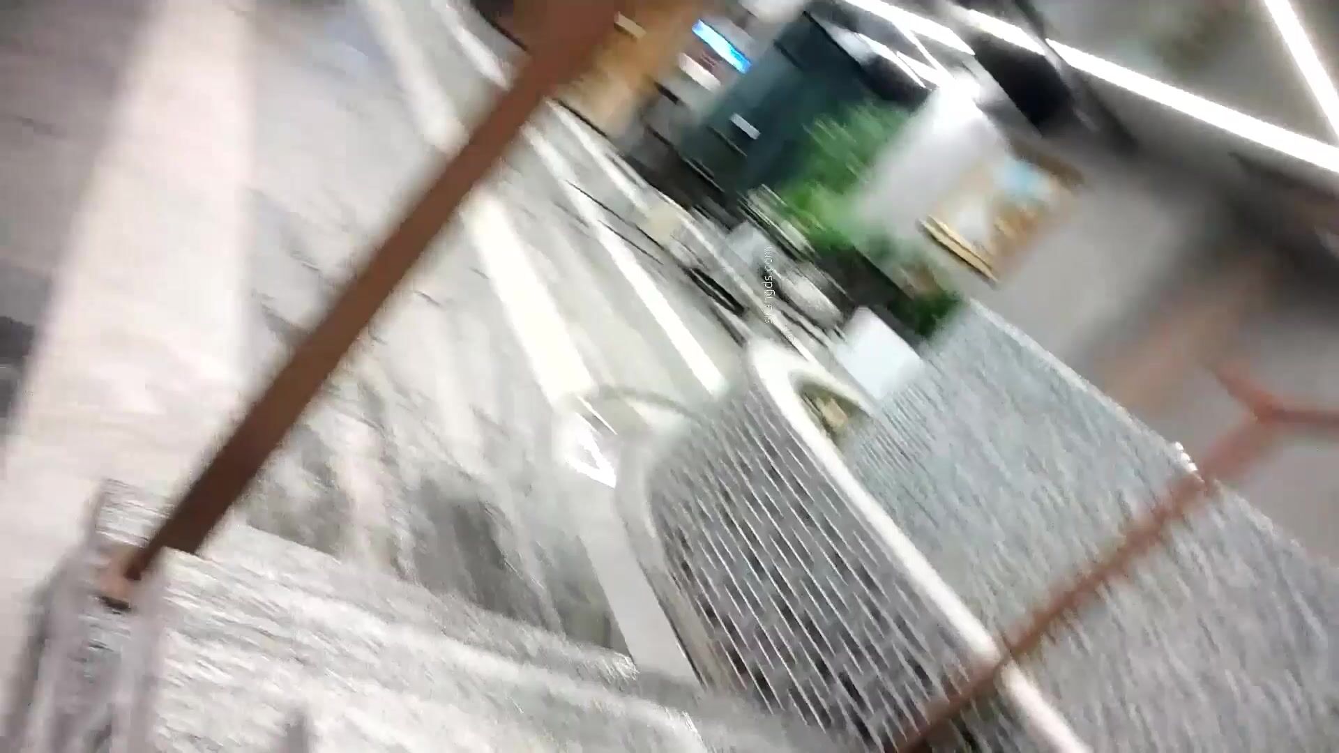 八月最新流出女偷拍客 潜入某高校附近温泉洗浴会所更衣室浴池偷拍几个好身材学妹更衣沐浴戏水