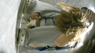 大神潜入KTV女厕全景偷拍20位美女嘘嘘❤️还有几位女神级的少妇人美B嫩4