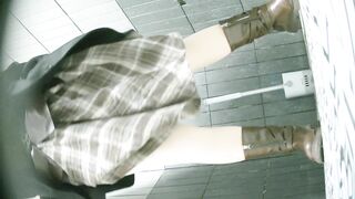 CC大神酒店女厕全景偷拍11位美女❤️各种美鲍鱼完美展示20