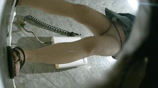 大神潜入KTV女厕全景偷拍20位美女嘘嘘❤️还有几位女神级的少妇人美B嫩2