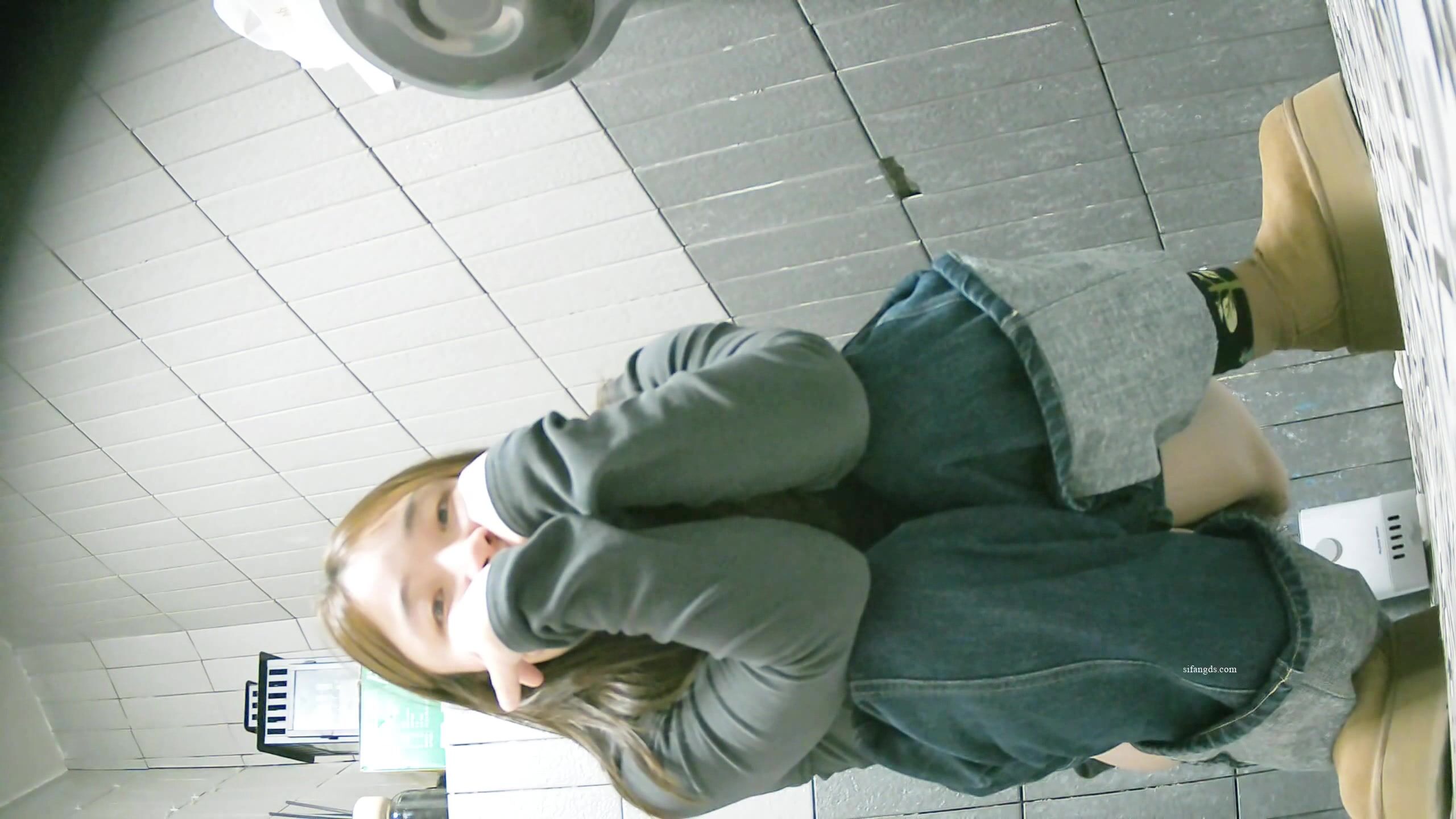 CC大神酒店女厕全景偷拍11位美女❤️各种美鲍鱼完美展示29