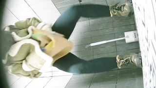 CC大神酒店女厕全景偷拍11位美女 各种美鲍鱼完美展示2