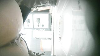 CC大神酒店女厕全景偷拍11位美女 各种美鲍鱼完美展示2