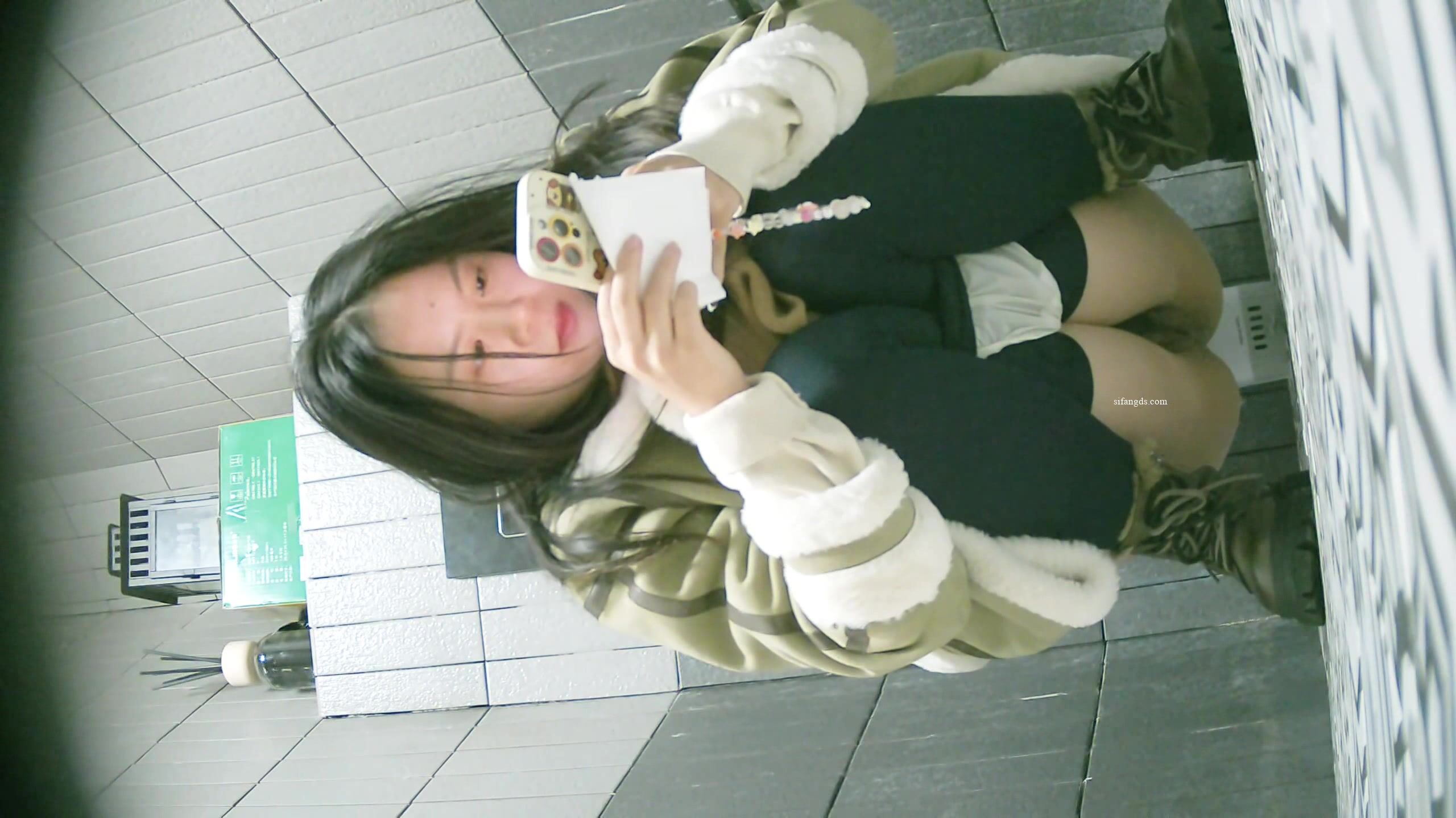 CC大神酒店女厕全景偷拍11位美女 各种美鲍鱼完美展示2