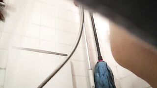 全网首发，七月最新私密小群内部分享。禽兽哥哥用玩具偷拍大一放暑假的妹妹日常换衣服，洗澡。强力推荐8