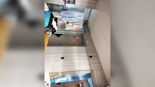 全网首发，七月最新私密小群内部分享。禽兽哥哥用玩具偷拍大一放暑假的妹妹日常换衣服，洗澡。强力推荐9