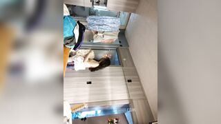 全网首发，七月最新私密小群内部分享。禽兽哥哥用玩具偷拍大一放暑假的妹妹日常换衣服，洗澡。强力推荐9