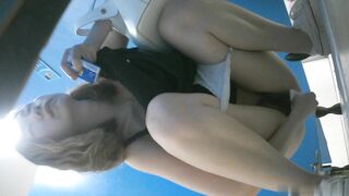 大神潜入商场女厕全景偷拍14位高颜值美女嘘嘘❤️人美B嫩9