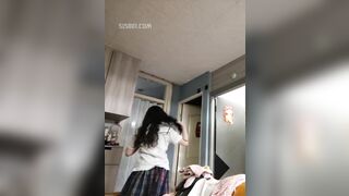 全网首发，七月最新私密小群内部分享。禽兽哥哥用玩具偷拍大一放暑假的妹妹日常换衣服，洗澡。强力推荐1