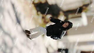 大神潜入步行街女厕全景偷拍几位美女嘘嘘 各种小黑鲍完美展示