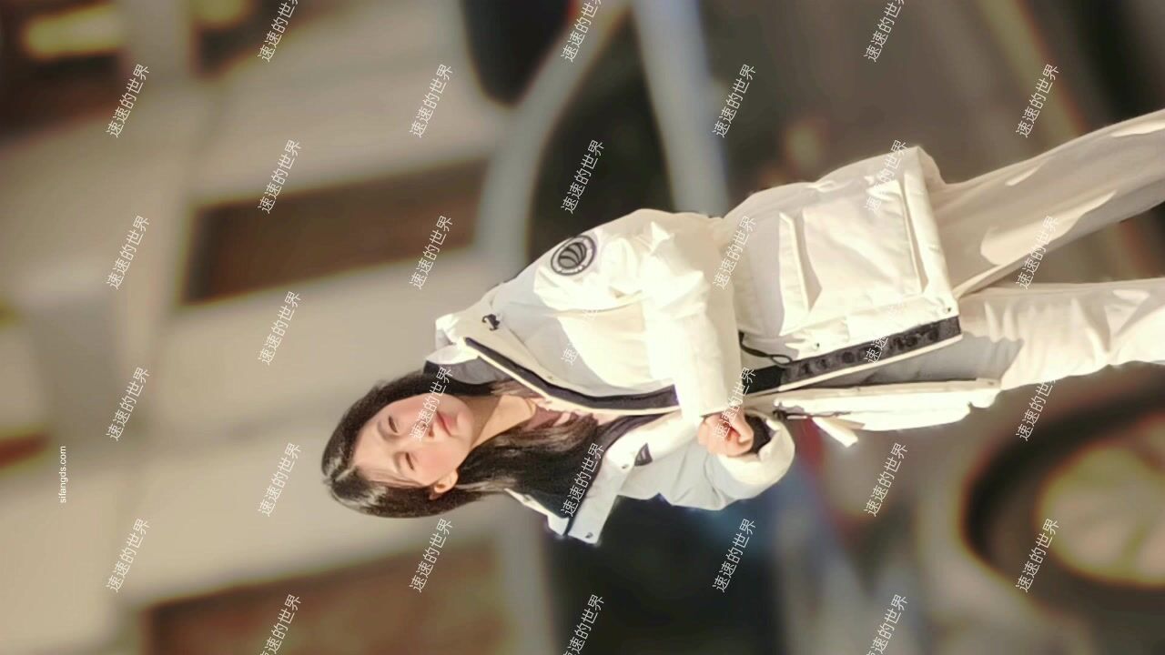 大神潜入步行街女厕全景偷拍几位美女嘘嘘 各种小黑鲍完美展示