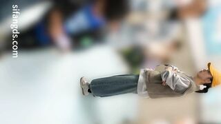 大神潜入补习班女厕全景偷拍3位美女家长的小黑鲍鱼