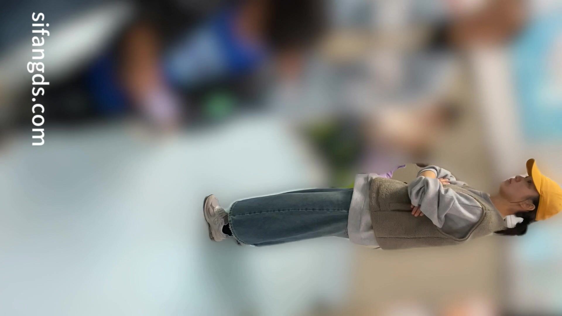 大神潜入补习班女厕全景偷拍3位美女家长的小黑鲍鱼