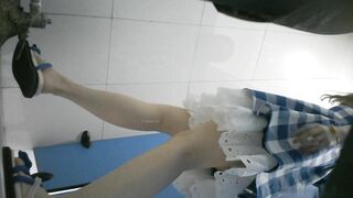 大神潜入商场女厕全景偷拍14位高颜值美女嘘嘘❤️人美B嫩001