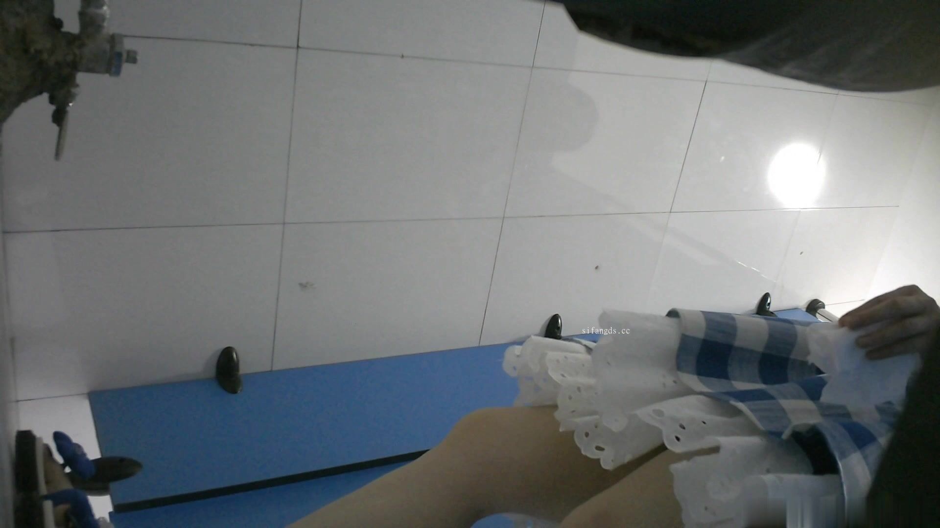 大神潜入商场女厕全景偷拍14位高颜值美女嘘嘘❤️人美B嫩001