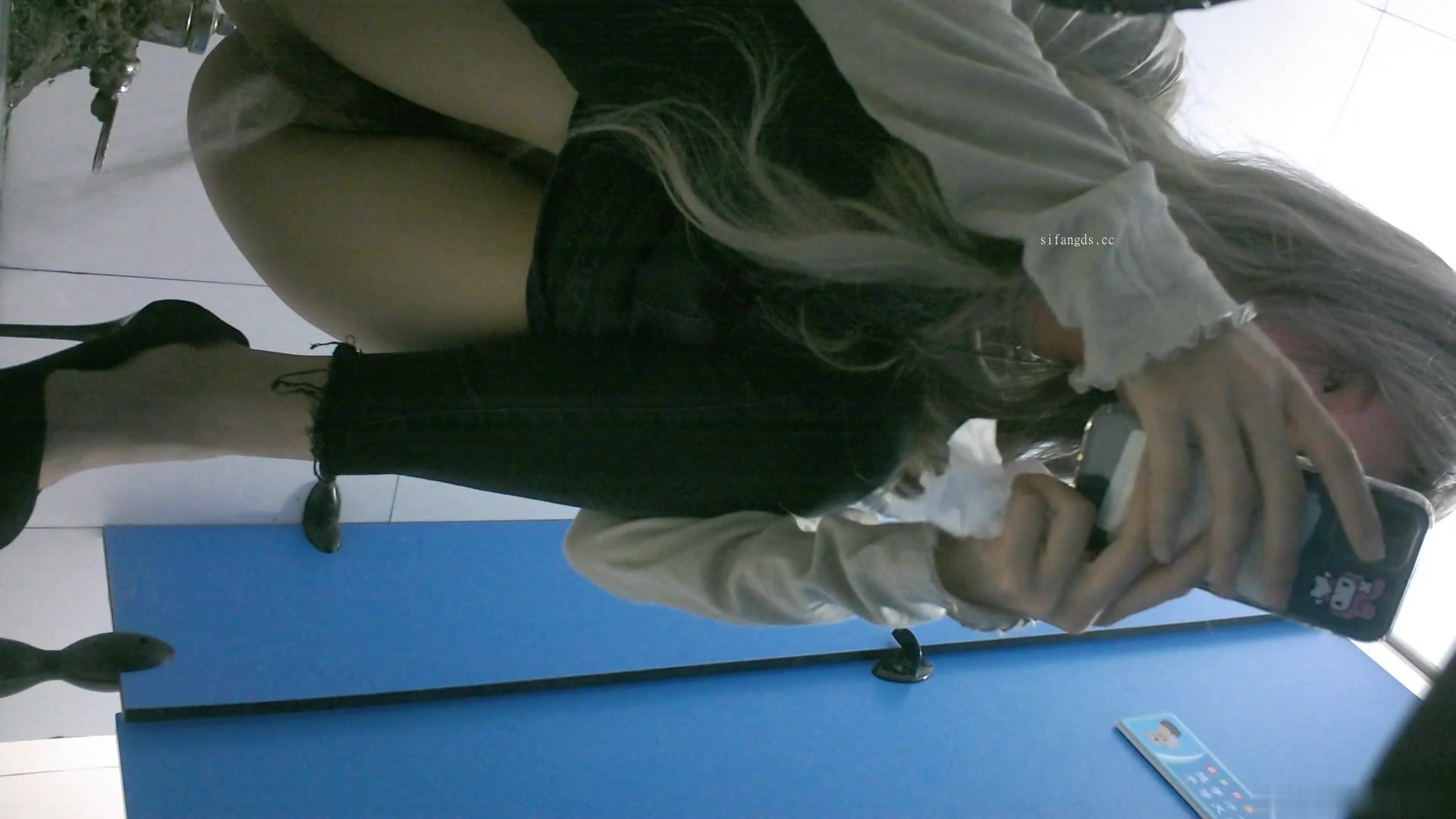 大神潜入商场女厕全景偷拍14位高颜值美女嘘嘘❤️人美B嫩07