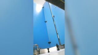 大神潜入商场女厕全景偷拍14位高颜值美女嘘嘘❤️人美B嫩09