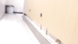 大神潜入酒店女厕全景偷拍几位漂亮小姐姐的各种嫩鲍鱼2