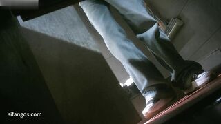 大神潜入餐厅女厕全景偷拍 几位美少妇的极品美鲍鱼0