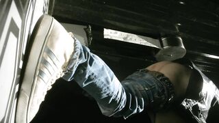 大神潜入KTV女厕偷拍多位极品少妇嘘嘘 竟然还有一对在里面打炮的情侣