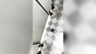 大神潜入乡镇小医院偷拍多位美女各式各样的穴 被发现翻车了