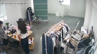 【破解攝像頭】服裝店模特換衣拍照片搞宣傳