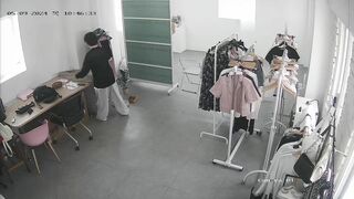 【破解攝像頭】服裝店模特換衣拍照片搞宣傳
