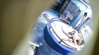 稀有浪漫海岛主题酒店蓝色情趣圆床偷拍❤️富姐少妇和猛男情人度假连干几次中途穿上黑丝