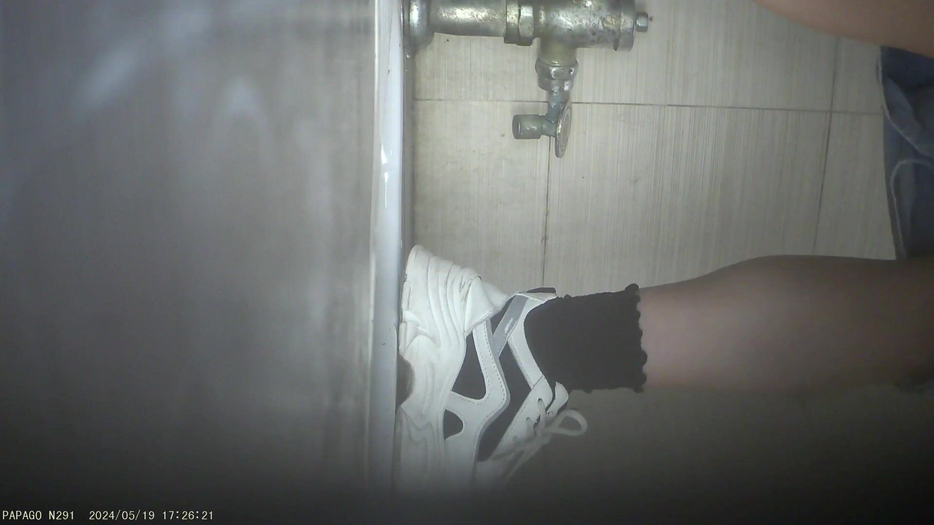 大神潜入高档餐厅女厕全景偷拍多位高颜值美女 人美B更美