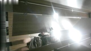 大神潜入高档餐厅女厕全景偷拍几位大长腿小姐姐 各种极品美鲍鱼