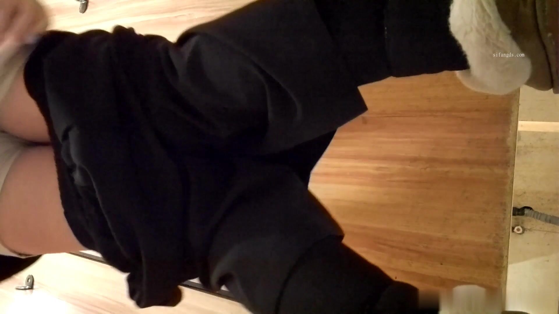 商场女厕高清后拍6位美女的各种极品美鲍鱼9